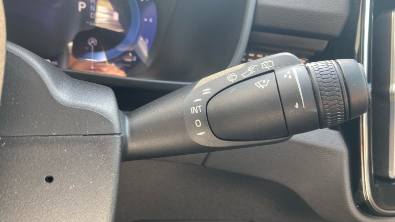 Volvo Xc40 2.0 B4P Plus Dark 5dr AWD Auto Petrol Estate